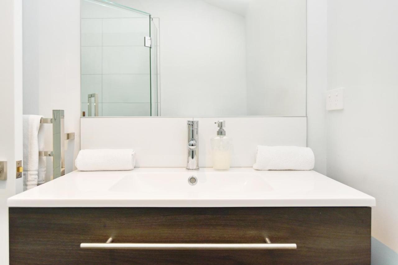 Salisbury Style - Modern City Apartment - Christchurch Holiday Homes ภายนอก รูปภาพ